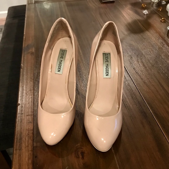Light Pink Patent Steve Madden Pumps - Size 7! - Picture 3 of 8